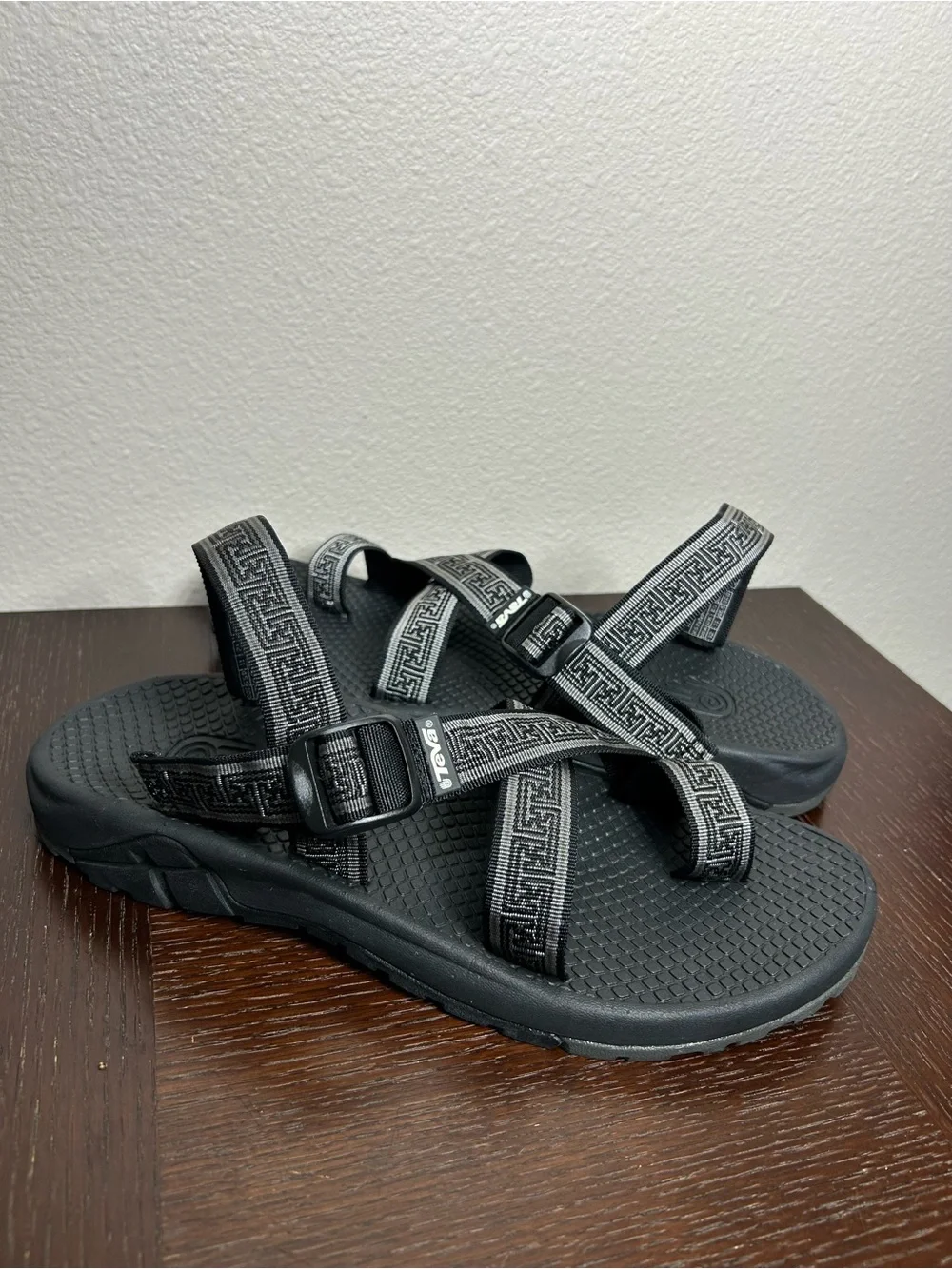Teva Mens Water River 6782 Aztec Print Toe Loop Hiking Beach Summer Sandals 12